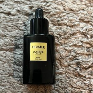 Femmue Lumiere Vital C Serum